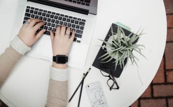 10 Ways to Make Extra Money as a Graphic Designer